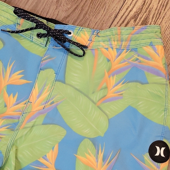 Hurley Blue and Green Floral Board Shorts - Picture 2 of 6